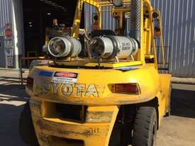 Toyota 7 Ton Forklift LPG 7 TON HC container access   - picture0' - Click to enlarge