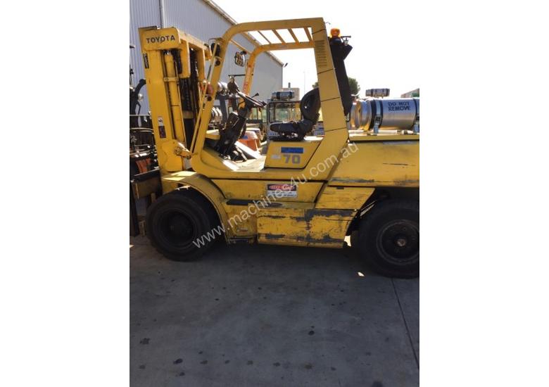 caption Toyota 7 Ton Forklift LPG 7 TON HC container access