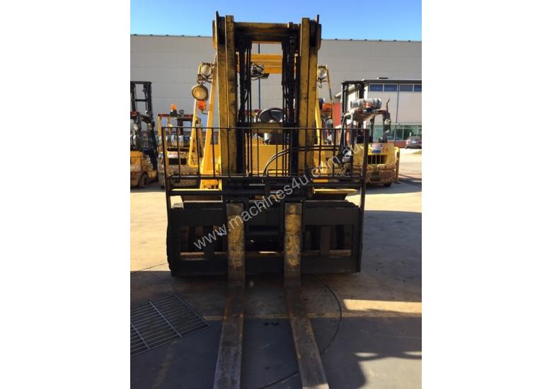 caption Toyota 7 Ton Forklift LPG 7 TON HC container access