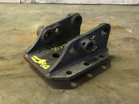 DUAL SIZE HEAD BRACKET TO SUIT 0-2T EXCAVATOR D974 - picture1' - Click to enlarge