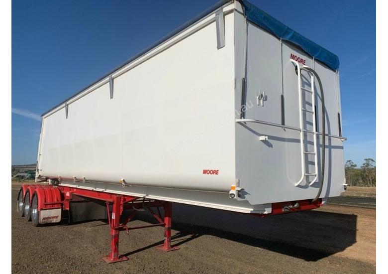 caption Moore Semi Tipper Trailer