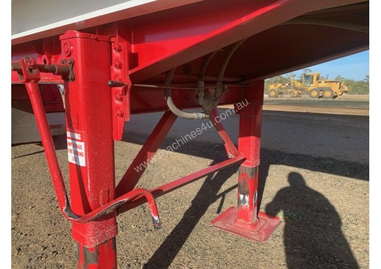 caption Moore Semi Tipper Trailer