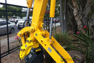 GARDNER ENGINEERING - 5 Tonne Bracket Pivot Hydraulic Thumb GARDNER ENGINEERING - 5 Tonne Bracket Pivot Hydraulic Thumb
