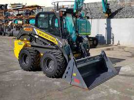 2018 New Holland L220 Skidsteer - picture0' - Click to enlarge