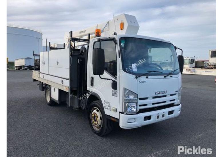 caption 2008 Isuzu NQR450 Medium