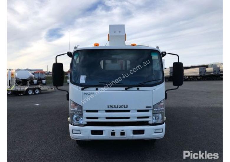 caption 2008 Isuzu NQR450 Medium