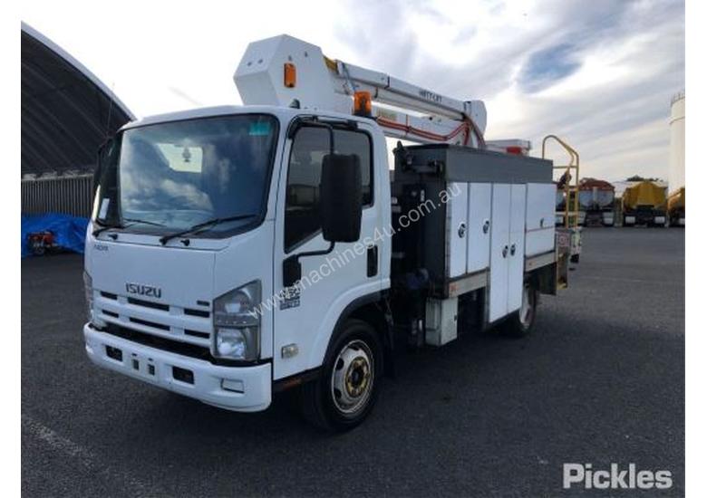 caption 2008 Isuzu NQR450 Medium