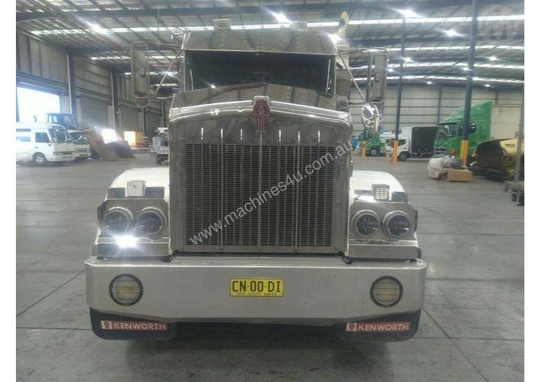 caption Kenworth T404SAR