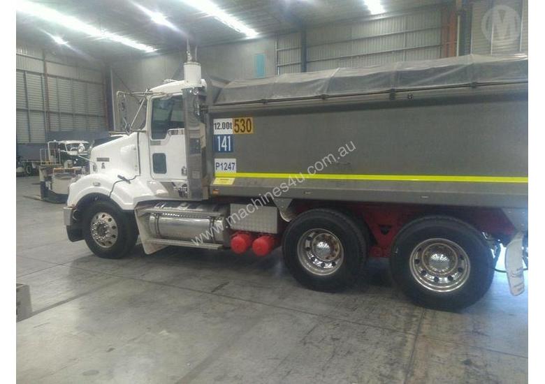 caption Kenworth T404SAR