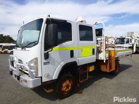 2011 Isuzu NPS300 - picture2' - Click to enlarge