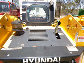 Hyundai HSL850 Skid Steer Loader - picture2' - Click to enlarge