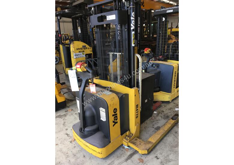 caption Battery Electric Walkie Stacker