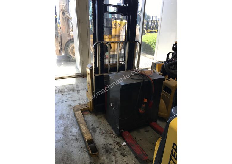 caption Battery Electric Walkie Stacker