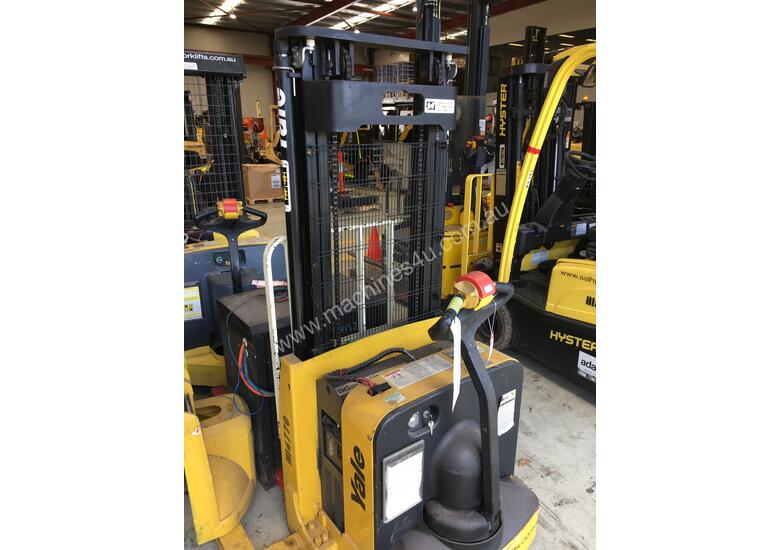 caption Battery Electric Walkie Stacker