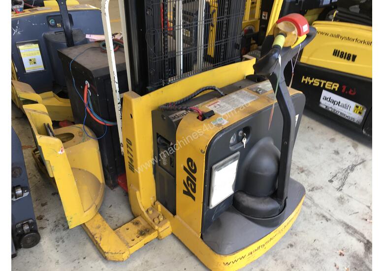 caption Battery Electric Walkie Stacker