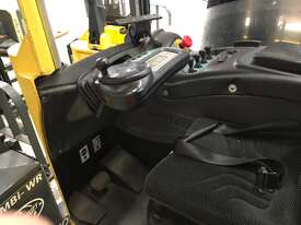 2.0T Battery Electric Reach Sit Down Truck - picture1' - Click to enlarge