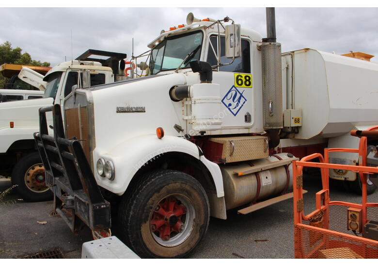 caption Kenworth 1981 Water Cart