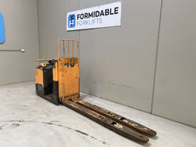 Crown GPC3000 Pallet Truck Forklift - picture0' - Click to enlarge