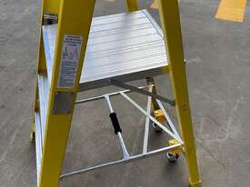 Platform Ladder Yellow - picture1' - Click to enlarge