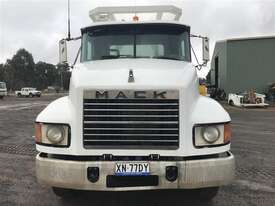 Mack Metroliner - picture0' - Click to enlarge