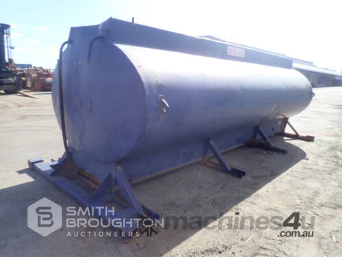 6M DIESEL TANK WITH CONTAINER LOCKS & 3 X PALLETS COMPRISING OF HOSE & HOSE REEL