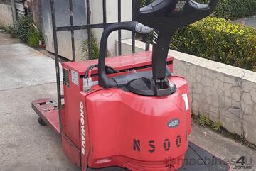 ACTIVE FORKLIFTS - Big Sale Raymond 8400 single pallet runner 2010 model 2722kg capacity