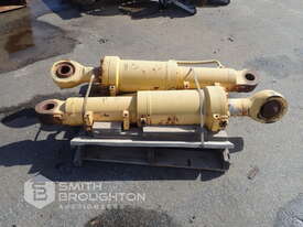 2 X D475A-5 KOMATSU BLADE TILT CYLINDERS - picture0' - Click to enlarge