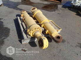 2 X D475A-5 KOMATSU BLADE TILT CYLINDERS - picture0' - Click to enlarge