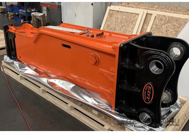 caption LYNFIELD MINI X - Hydraulic Breaker