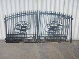 4.2m Bi-Parting Animal Gates - picture0' - Click to enlarge