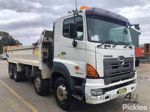 2007 Hino FY 700