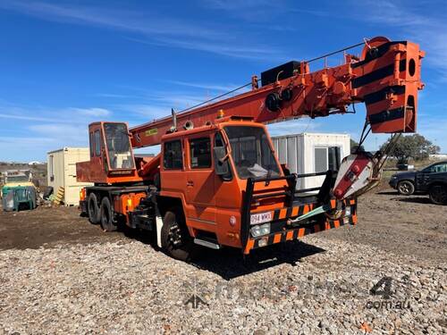 20T Hitachi crane on UD truck  7 year safety remaining