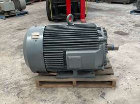 150 kw 200 hp 4 pole 1480 rpm 415 volt Foot Mount 315M Frame Toshiba AC Electric Motor - picture0' - Click to enlarge