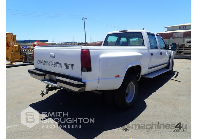caption 1988 GMC CHEVEROLET GM3500 4X4 DUAL CAB WELL BODY UTE