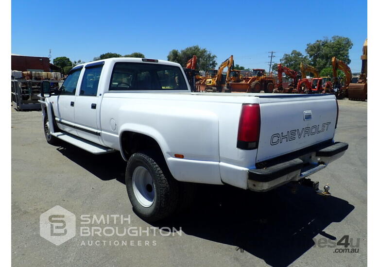 caption 1988 GMC CHEVEROLET GM3500 4X4 DUAL CAB WELL BODY UTE