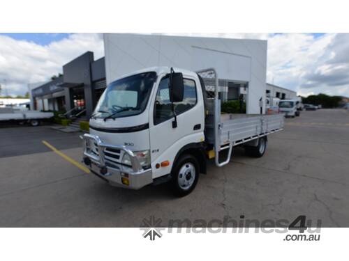  HINO DUTRO 300 - Tray Truck