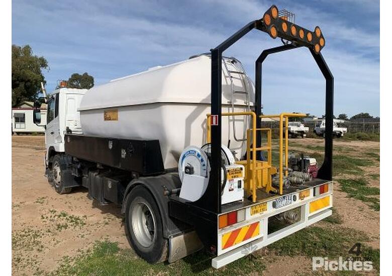 Buy Used Nissan Ud Pk Condor Tanker Trucks In Listed On Machines U