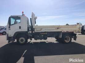 2012 Isuzu FTR900 - picture1' - Click to enlarge