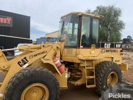 1996 Caterpillar 928F - picture1' - Click to enlarge