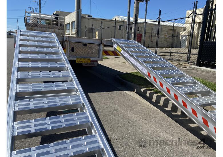 3.0 T ALLOY LOADING RAMPS -3.5m -SERRATED