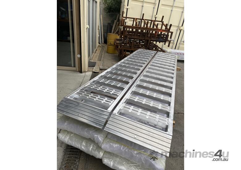 3.0 T ALLOY LOADING RAMPS -3.5m -SERRATED