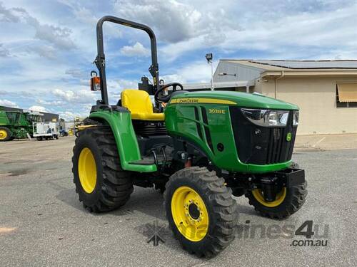 John Deere 3038E