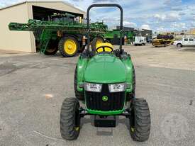 John Deere 3038E - picture0' - Click to enlarge