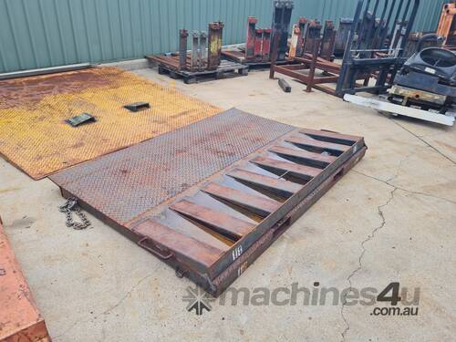 FOR SALE - Crystalline Container Ramp