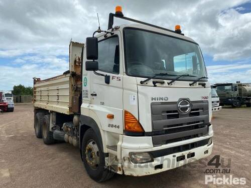 2010 Hino FS 700 2844