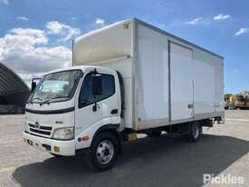 2011 Hino 300 916 - picture0' - Click to enlarge