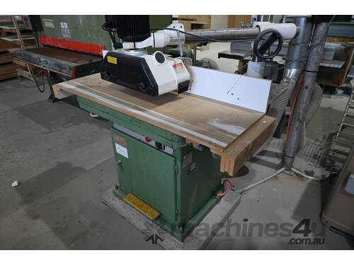 Spindle moulder with power feed