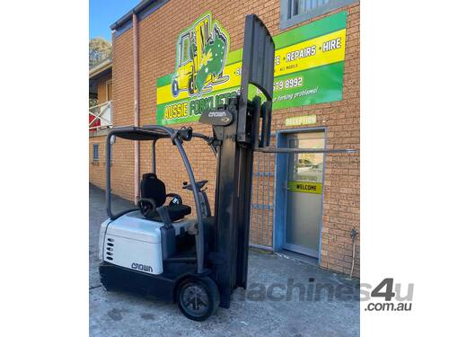 Crown 3 Wheel Electric VERY LOW HOURS 