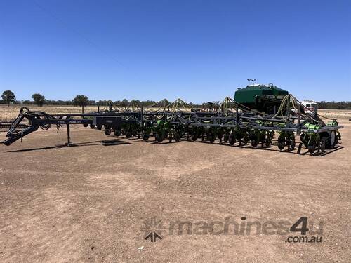 Used 2019 boss 2019 BOSS 18m PARA-LIFT PLANTER w GYRAL 70-27 STR ...