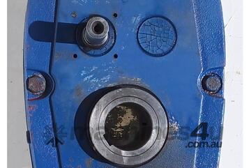 Renold Reduction Gearbox SMX03-2.25P/13 Size SH3 Ratio 13:1 - LLOYDS DEALS